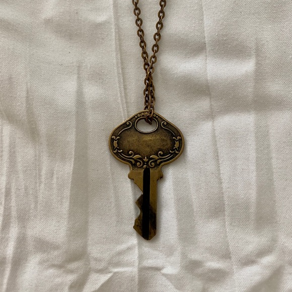 The Giving Key Necklace - Picture 3 of 4